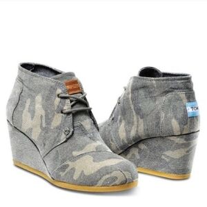 Toms Wedges Ankle Boot Size 5 in Camo